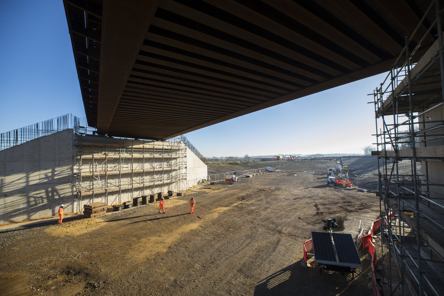 Boost for Oxford-Cambridge connections as HS2 builds key East West Rail bridge